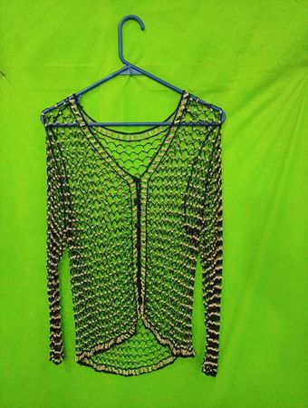 Schwarze und goldene Perlen-Mesh-Cardigan