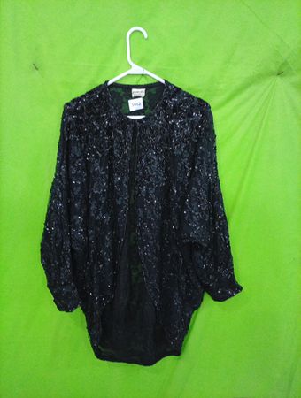 Judith Ann Creations Schwarze Pailletten-verzierte offen Frontjacke