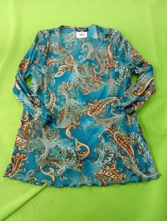 B.I.Y.A.Y.C.D.A. Petite Paisley Print V-Neck Long Sleeve Top