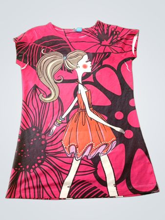 Rosa Kleid mit grafischem Druck