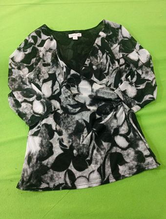 Blouse enroulée à imprimé floral noir et blanc pour femmes Coldwater Creek