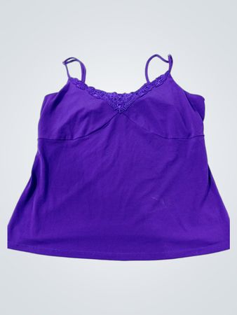 Débardeur violet avec des bordures en dentelle et une étiquette indiquant "109