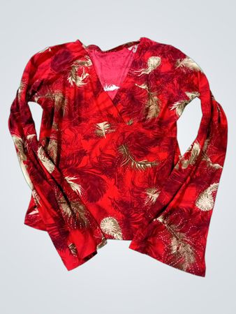 Rotes Langarmoberteil mit Federdruck