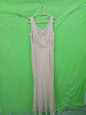 Beige Spitzen-Maxi-Kleid