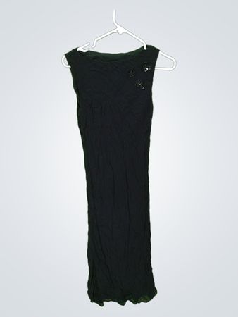Schwarzes ärmelloses Kleid mit Verzierungen