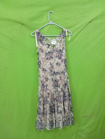 Blumen-Spitzenkleid