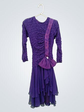 Lila Kleid mit Rüschensrock