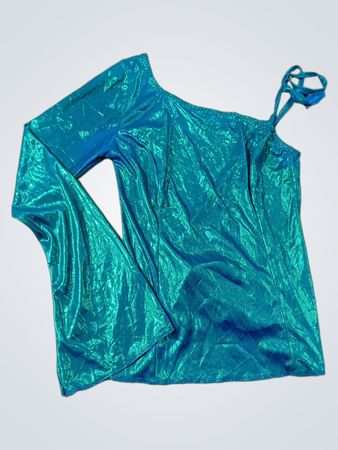 Blaues One-Shoulder-Top mit langem Ärmel