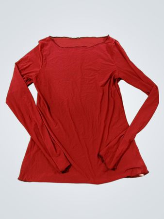 Rotes Langarmshirt