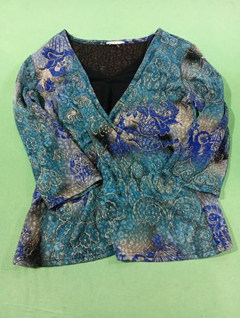 Blaue gemusterte Bluse