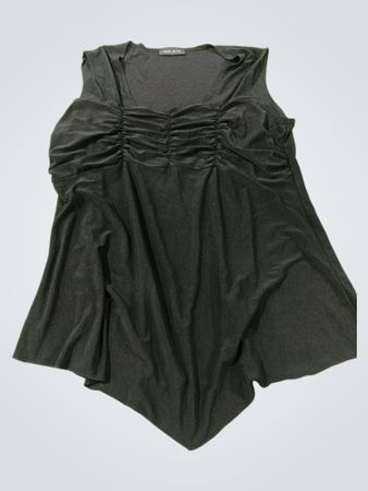 Unverzichtbares schwarzes gerafftes ärmelloses Top
