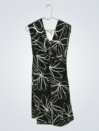 Lady Hathaway Schwarz-weißes Blumenmuster Kleid