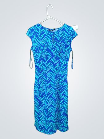 Apt. 9 Blau und Türkis gemustertes Kleid mit kurzen Ärmeln
