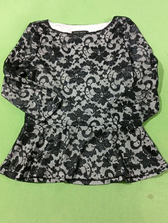 IVANKA TRUMP Schwarzes Spitzen-Peplum-Top