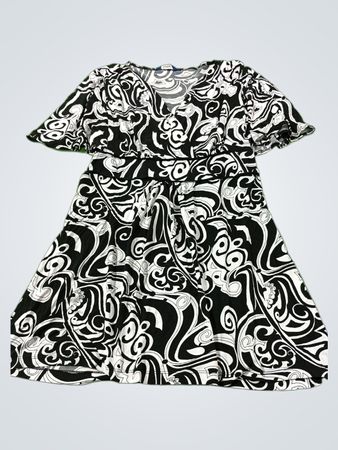 Schwarz-weißes Wirbelmusterkleid