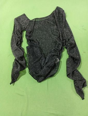 Schwarzes glitzerndes gerafftes Top