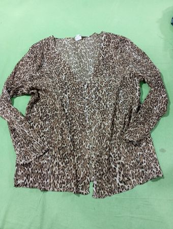 Alfred Makeli Leopardenmuster Faltenbluse