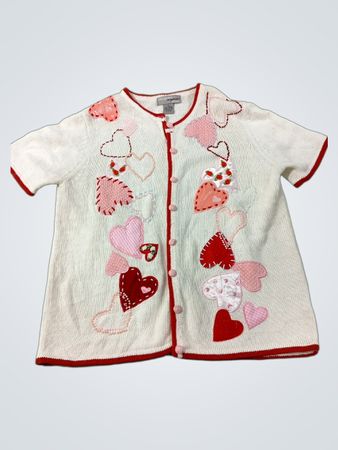 Weißer Kurzarmcardigan mit Herz-Applikationen