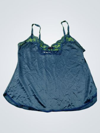 Camisol mit blauen Spitzenrändern