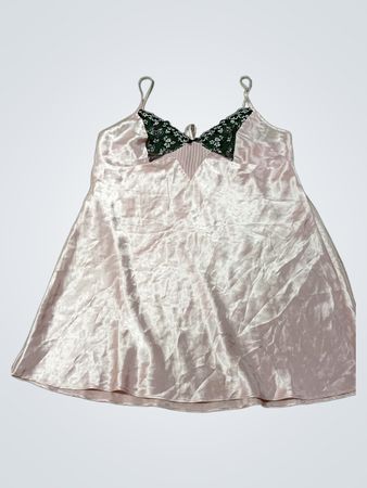 Rosa Satin-Nachtkleid mit Spitzenbesatz