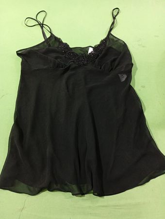 Schwarzes durchsichtiges Babydoll mit besticktem Saum