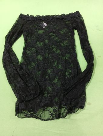 Schwarzes Off-Shoulder-Spitzentop