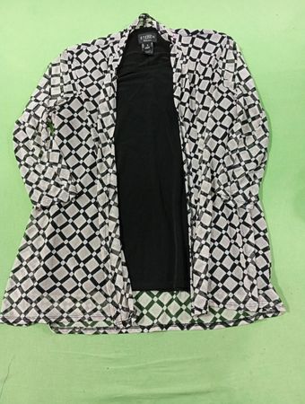 STITCH Collection Frauen Schwarze und Weiße Geometrische Print Transparente Strickjacke mit Schwarzem Tanktop