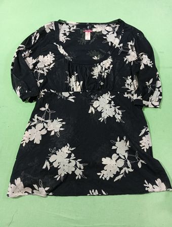 Bownest Designs Schwarze Blumenmuster Bluse