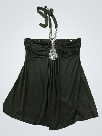 Schwarzes Trägerkleid mit Verzierungen