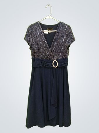 „R&M Richards Paillettenkleid mit V-Ausschnitt“
