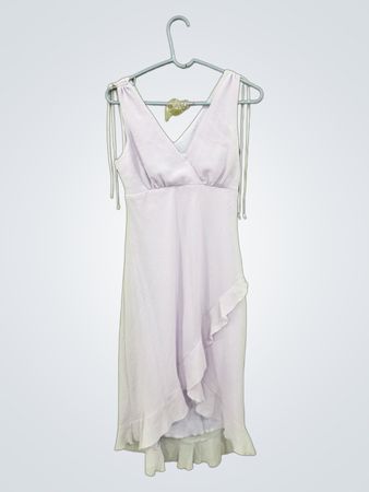Lila Kleid mit Rüschen