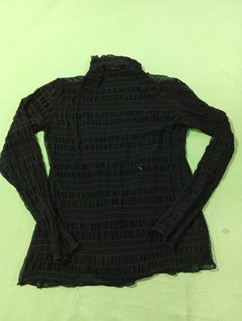 Schwarzes gerafftes Mock-Neck Langarmoberteil