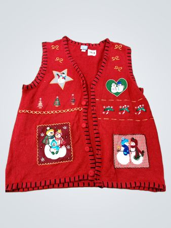 Rote Weihnachtsweste mit Weihnachtsmann- und Baum-Applikationen