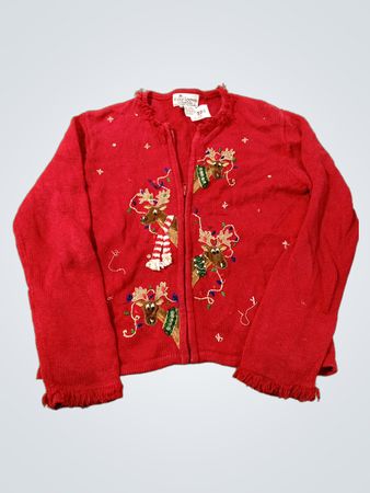 Roter Weihnachtspullover mit Rentierstickerei