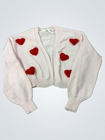 Rosa kurzer Cardigan mit roten Herzapplikationen