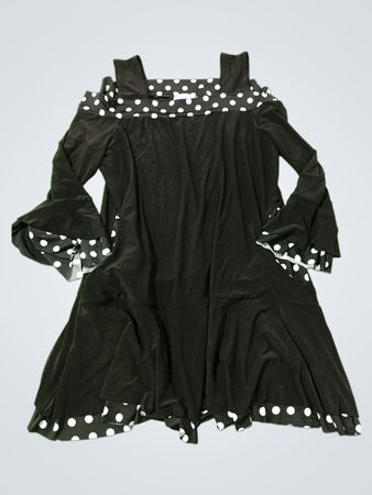 Schönes Kleid mit Punkten