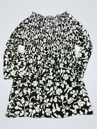 Ninety Clothing Co. Schwarze und weiße florale gesmokte Bluse