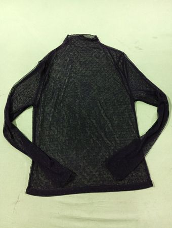 Durchscheinendes schwarzes Mock-Neck-Top mit Tupfenmuster