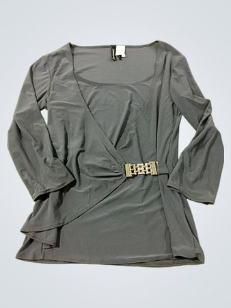 Insommaxwell Petite Grey Wrap Top mit Verzierungen