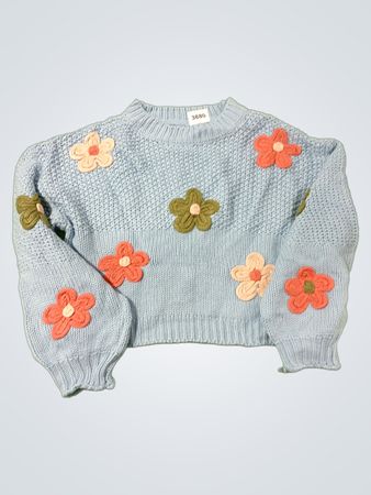 Hellblauer, verkürzter Pullover mit Blumenapplikationen und "3880" Etikett