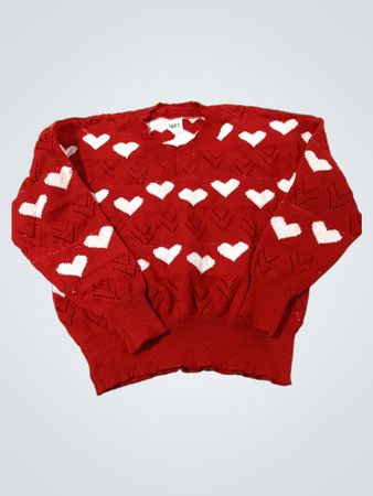 Roter Pullover mit weißem Herzmuster