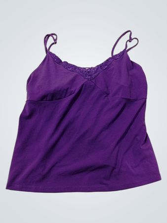 Lila Spaghettiträgershirt mit Spitzenbesatz
