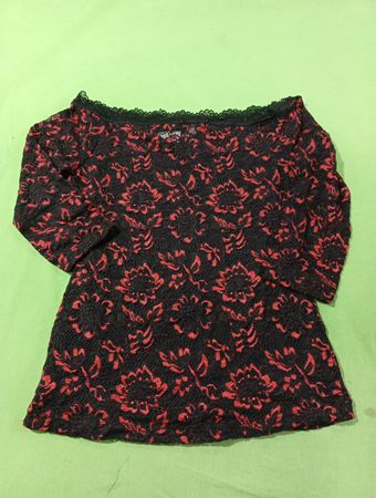 VENUS Schwarzes und Rotes Spitzen-Top ohne Schultern