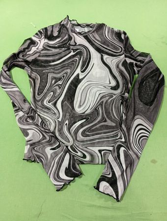 Mesh-Top mit Marmorprint