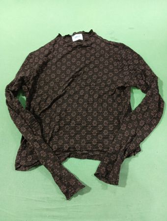 Braunes blumiges Druck-Mockneck-Langarmoberteil