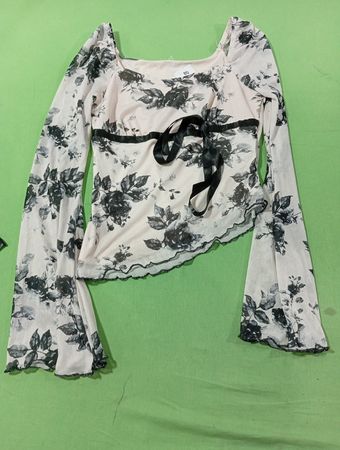 Floral Mesh-Oberteil mit Rüschendetail