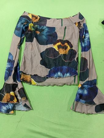 Durchsichtige Blümchenprint-Bluse mit Schlagärmeln