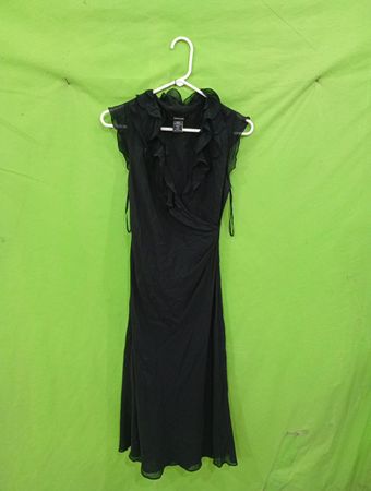Express Schwarzes Rüschenkleid