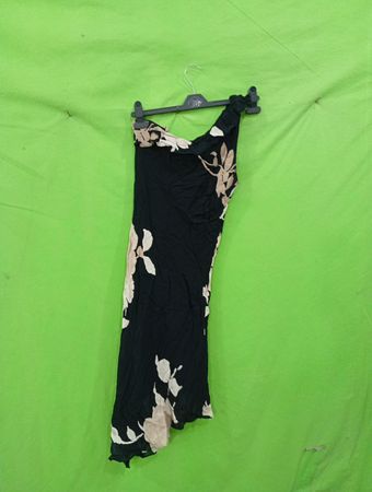 Sag Schwarzes Kleid mit Blumenmuster