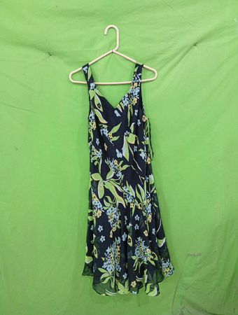 Schwarzes Blumendruckkleid